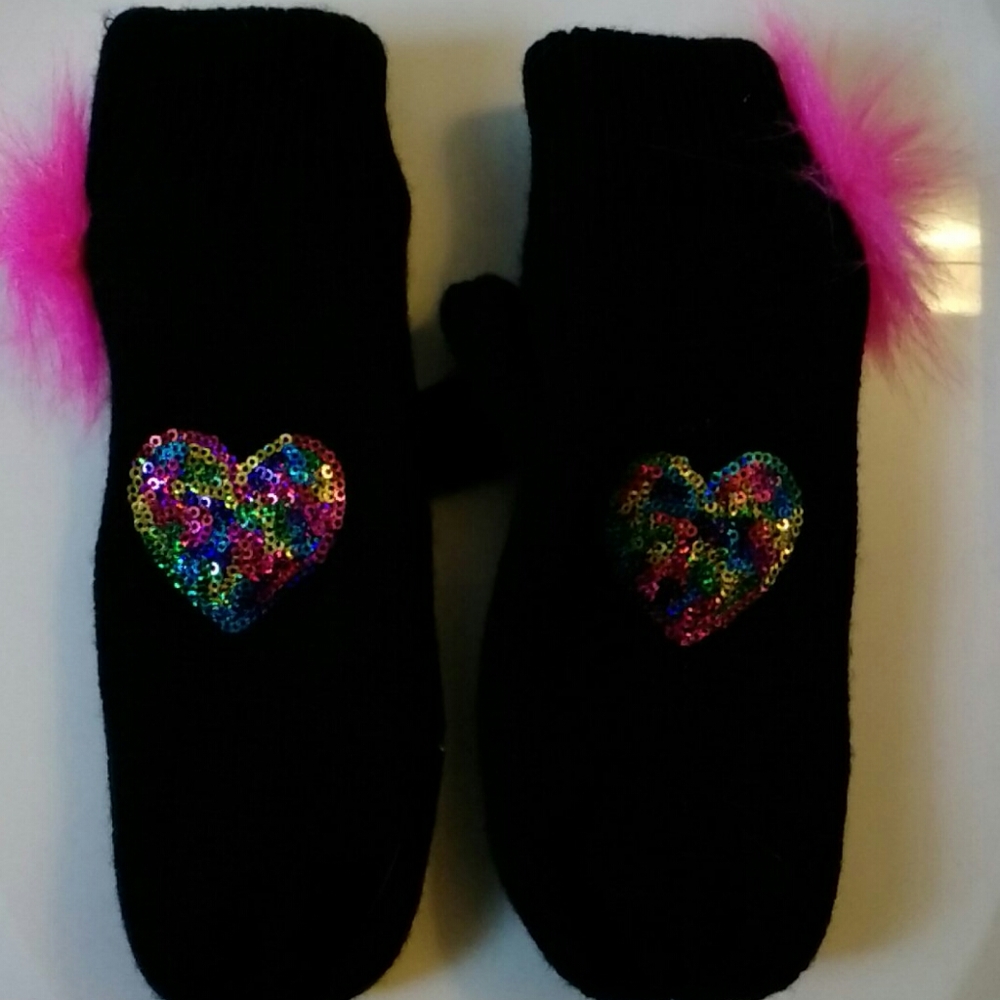 NWOT Black Mittens with Heart and pink faux fur